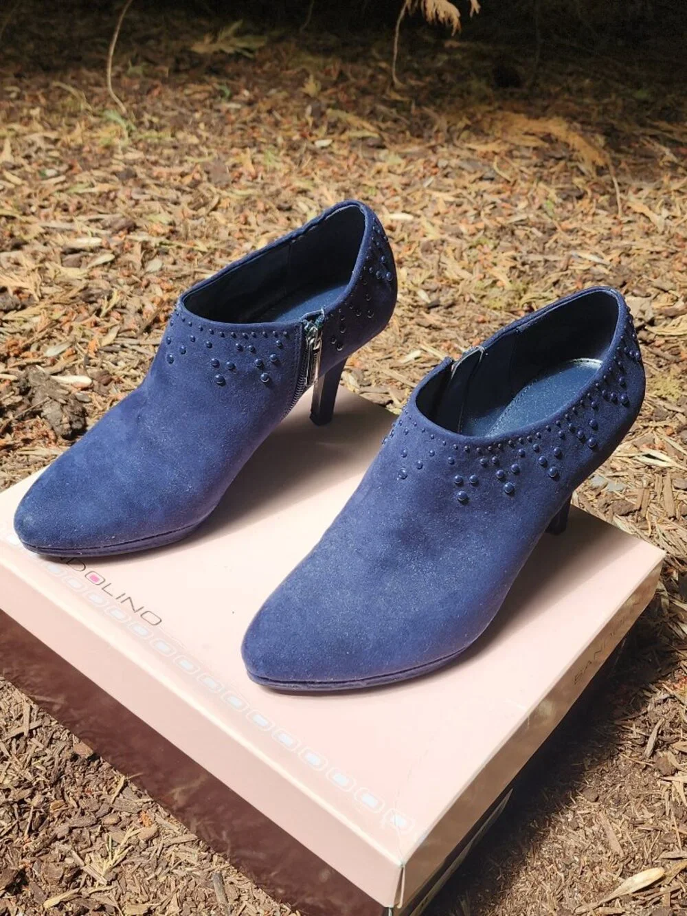 EUC Navy Bandolino Suede booties size 8 Women's heels with Box